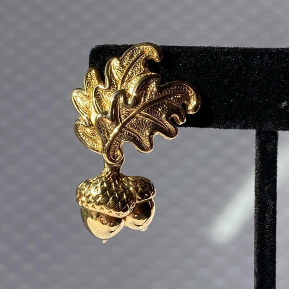 Vintage Avon Acorn Drop Gold Plated Clip-on Earrings - Picture 3 of 13